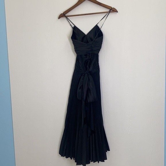 BCBG Maxazria - Beautiful Black Silk Pleated Cocktail Midi  Dress Size 6 - Picture 7 of 11